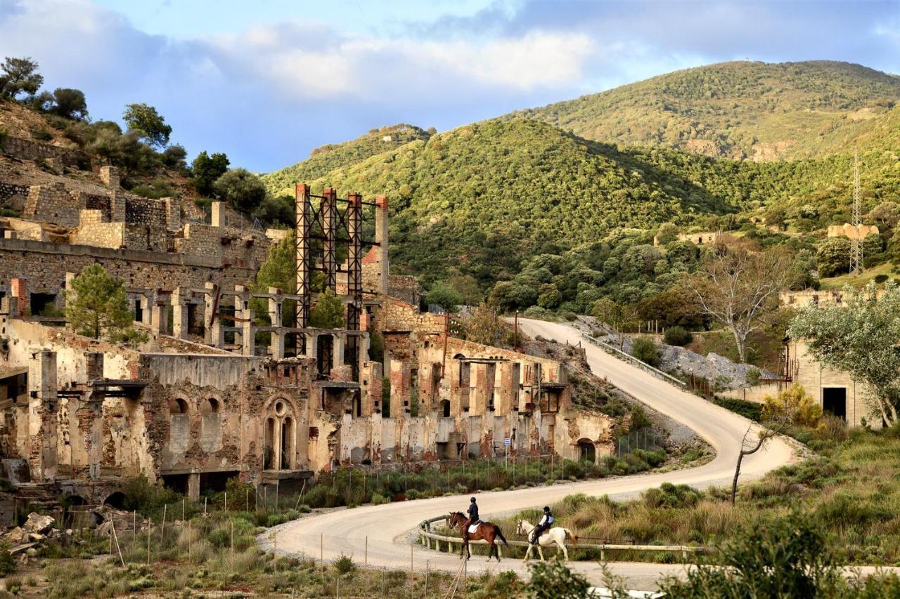 Appartamento In Casa Con Cortili Ad Arbus - Sardegna Bagian luar foto